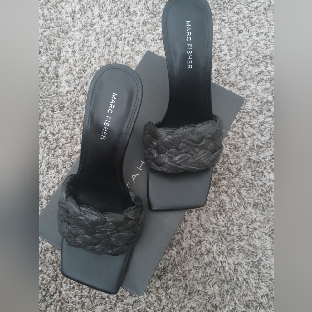 Women Shoes - Picture 3 of 3